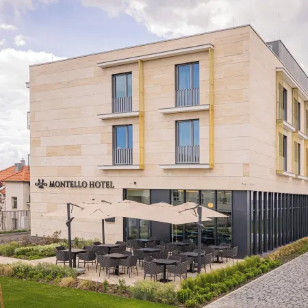 Montello Hotel