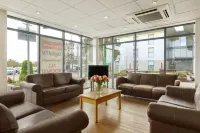 Days Inn by Wyndham Leicester Forest East M1 - parking