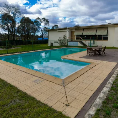 Golden Hills Motel