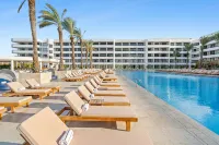 The Rif at Mangrove Beach Corendon Curacao All-Inclusive, Curio by Hilton - de playa