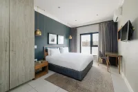 Mint Hotel Sandhurst - balcony
