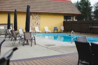 Prospero's Flagship Inn - Pools