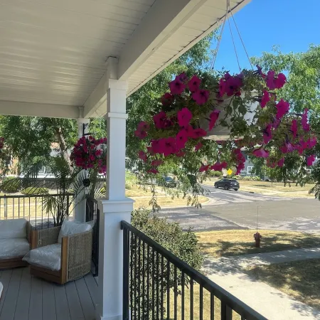 Capital City- 6 Miles from Madison with Fireplace
