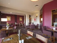 Premier Inn Edinburgh Park (Airport) Hotels near كورستورفاين