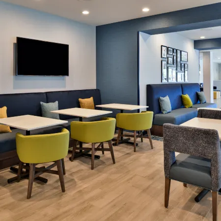 Hampton Inn by Hilton Cedar Falls Downtown