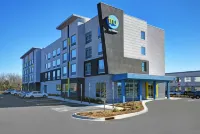 Tru by Hilton Burlington - 3-Star