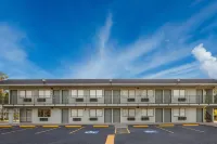 HomeTowne Studios Orange, TX - 2-Star