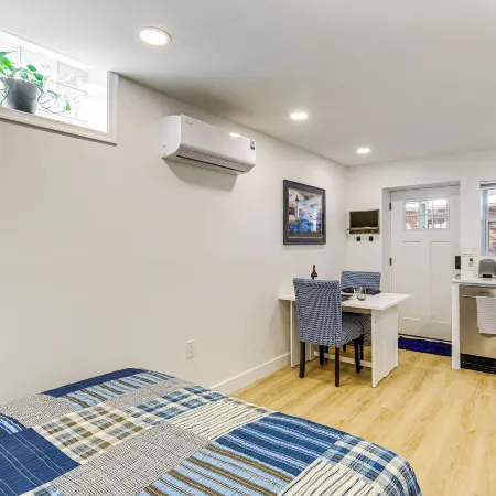 7 Mi to National Mall: Bright DC Studio! Hotels in Washington D.C.
