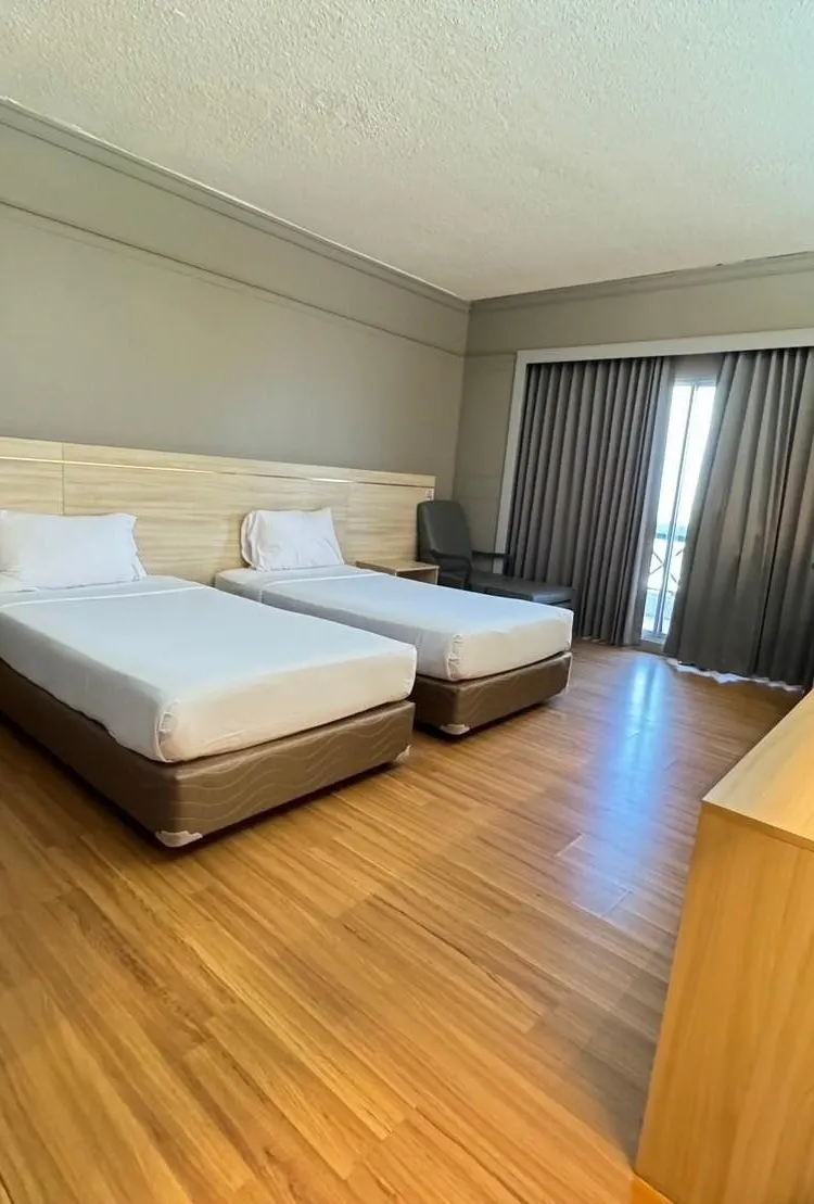ห้องดีลักซ์เตียงแฝดพร้อมวิวท่าเรือเก่า