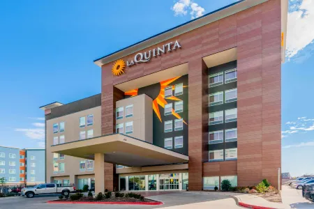 La Quinta Inn & Suites by Wyndham Oklahoma City Airport