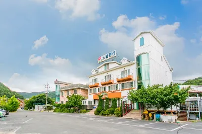 Muju Noble Pension Hotels near Muju Deogyusan Resort Seolcheon Tour Gondola Boarding Point