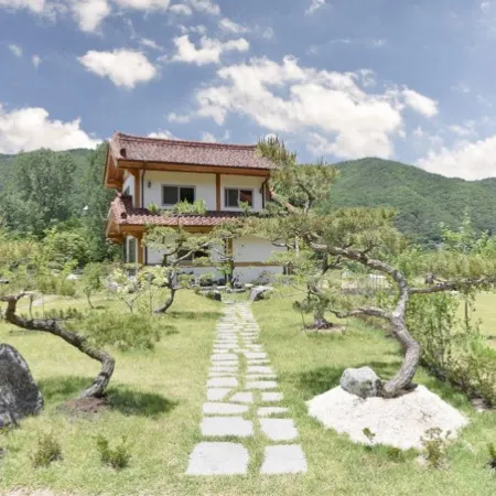 Gyeongju Samnamu Pension Отели рядом с достопримечательностью «Храм Синсонса»
