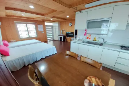 Feeling Good House Отели рядом с достопримечательностью «Dangcheomuldonggul Cave»