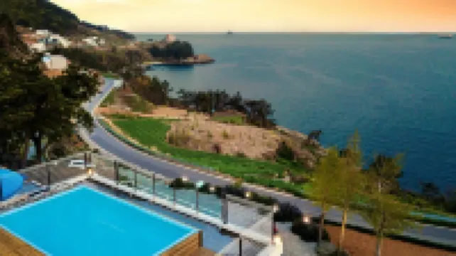 ซานโตรินี เอ็น เพนชั่น