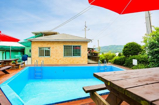 마음의 정원 펜션의 평화로운 정원 이미지