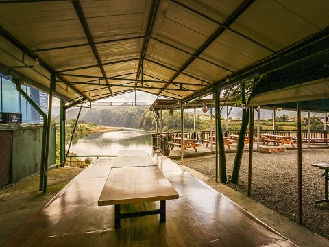 단양 강변 펜션 야경 이미지