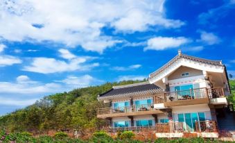 Gyeongju Starlight Journey Hanok Pension