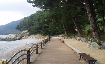 Geoje Island the Terrace Pension (Renovated)