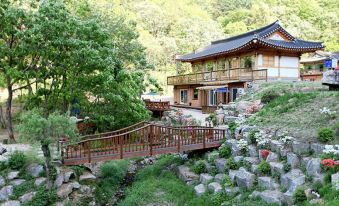 Hongcheon Tree and Bird Pension (Group)