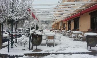Hostal Restaurante Los Bronces - Housity