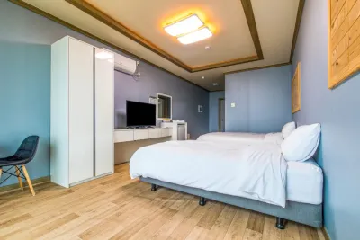 Gangneung C and Blue Pension 注文津海水浴場附近的飯店