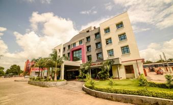 Max Hotels Jabalpur - Housity