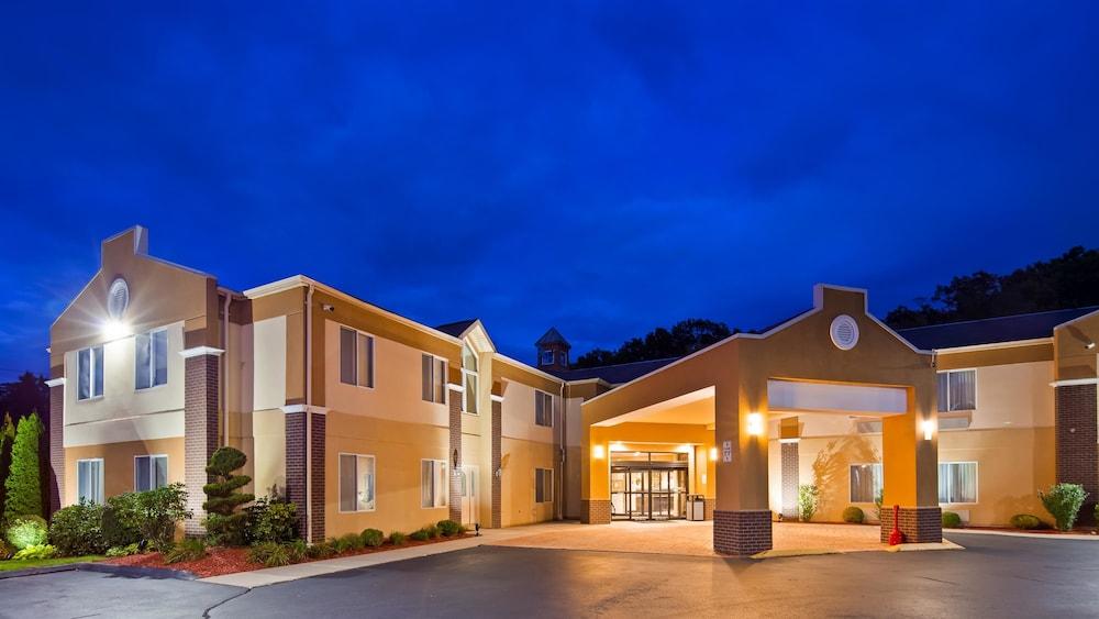 Best Western Plus New England Inn & Suites