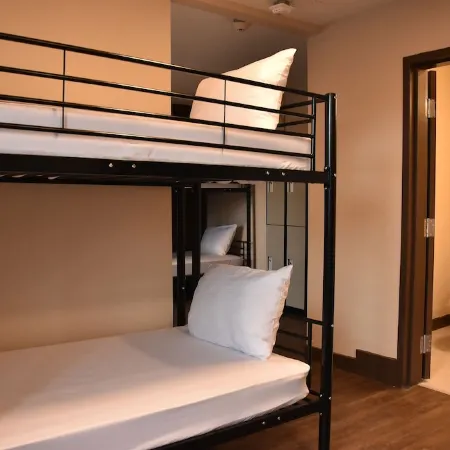 Party Hostel- Canmore Hotel Hostel