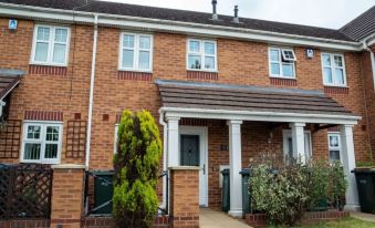 Contractorscleancharming 2-Bed House in Coventry
