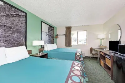 Super 8 by Wyndham Gilroy Hotel di Gilroy