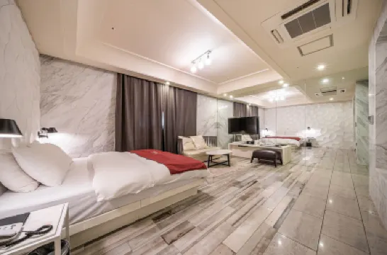 Floce Hotel Hotels near Aiins World