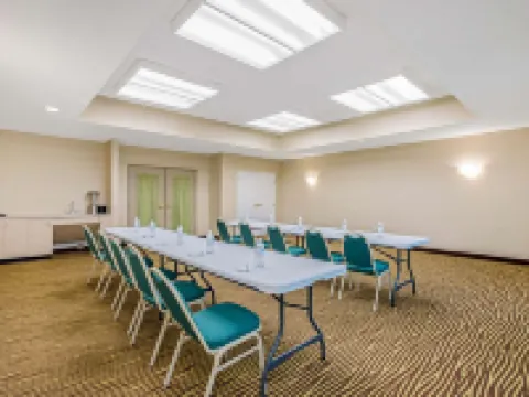 La Quinta Inn & Suites by Wyndham Corpus Christi Northwest Hotels in Corpus Christi