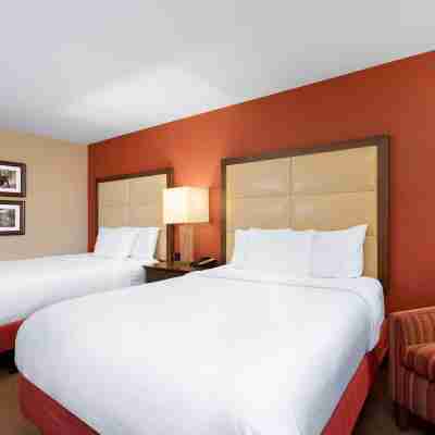 La Quinta Inn & Suites by Wyndham Pigeon Forge Rooms