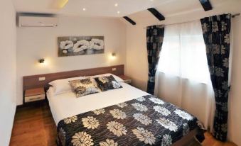 Deluxe Apartments & Rooms Sarella