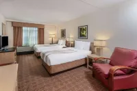 La Quinta Inn & Suites by Wyndham Garden City Hotels in East Garden City