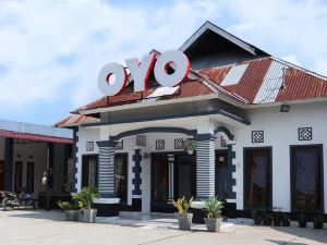 OYO 956 埃比村舍飯店