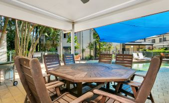 Cairns Reef Apartments & Motel