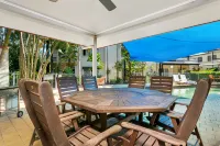 Cairns Reef Apartments & Motel Hotels in Woree