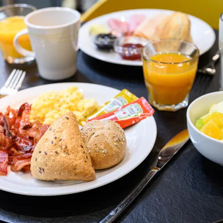 B&B Hotel Brussels Centre Gare du Midi Отели рядом с достопримечательностью «Станция метро Horta»