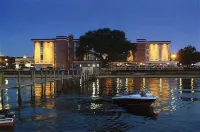 Delamar Traverse City Hotels in Traverse City