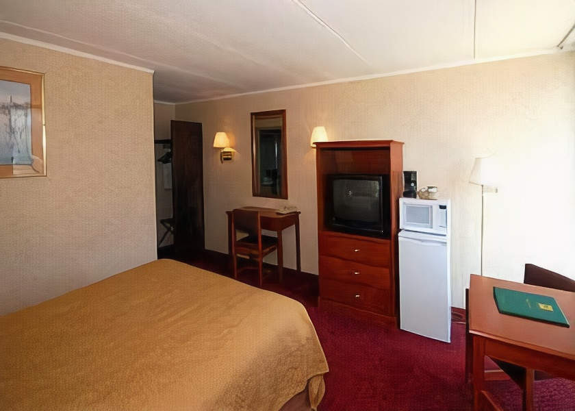 Quality Inn & Suites North Youngstown Area