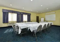 Quality Inn & Suites Hotels in Bellmead