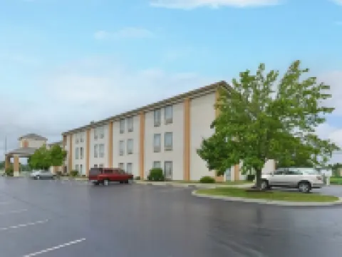 Quality Inn & Suites Near St Louis and I-255 Hotels in St. Clair County