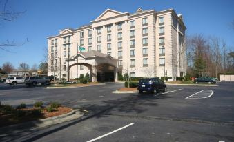 Holiday Inn & Suites Raleigh-Cary (I-40 @Walnut ST)