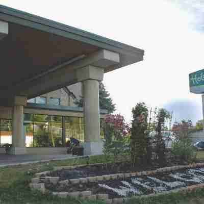 Holiday Inn Sudbury Hotel Exterior