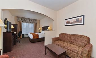 Comfort Suites Near Route 66