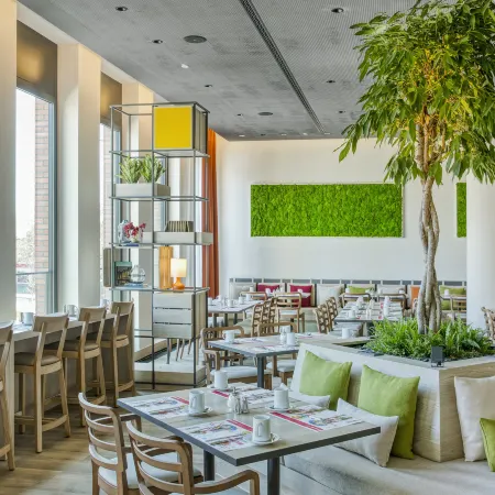 IntercityHotel Hamburg-Barmbek Отели рядом с достопримечательностью «Станция метро "Берне"»