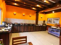 HOTEL LAKE STAR Отели рядом с достопримечательностью «Пещера Bat Cave»