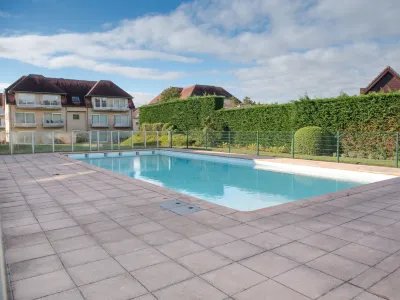 Zeeflat with Parking and Shared Pool