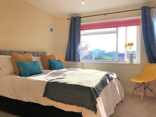 Toronto Apartment in Seaside Town with Parking